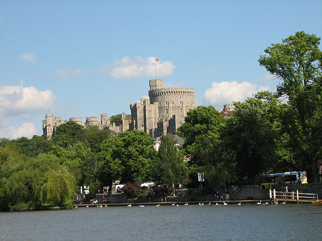 River Thames boating holidays. Windsor Castle