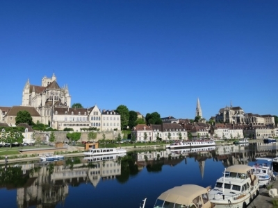 Boating holidays France. Last minute boating holidays on the French waterways, France