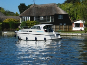 Norfolk Broads boat hire last minute special offers